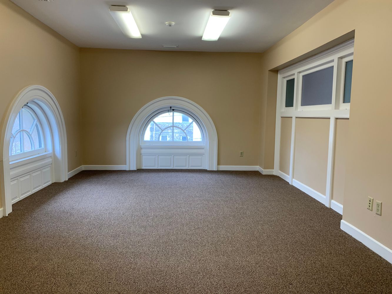 Amesbury Building : 100 Main St, Amesbury, MA 01913